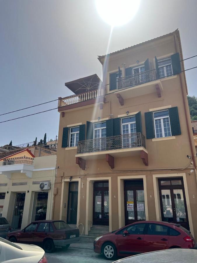 Amfitrion City Gythio Exterior photo